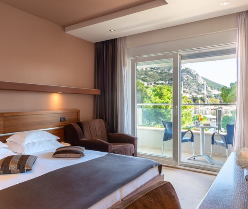 奥米斯酒店住宿-Hotel Plaža