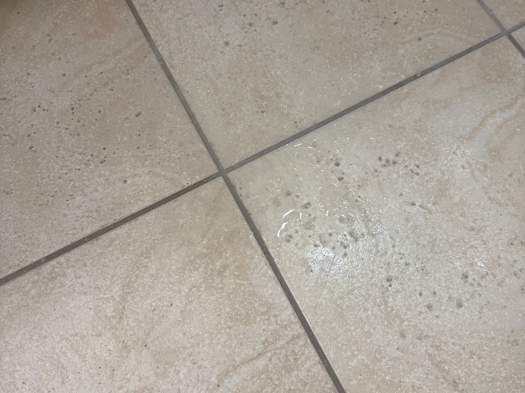 海滨舒适套房酒店主图