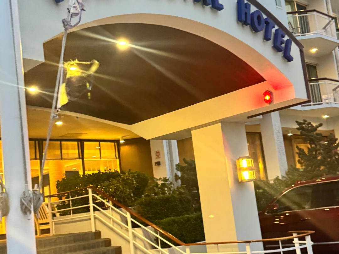 皇家港口海滨酒店主图