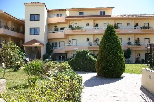 Lyristis Dinos Studios And Apartments