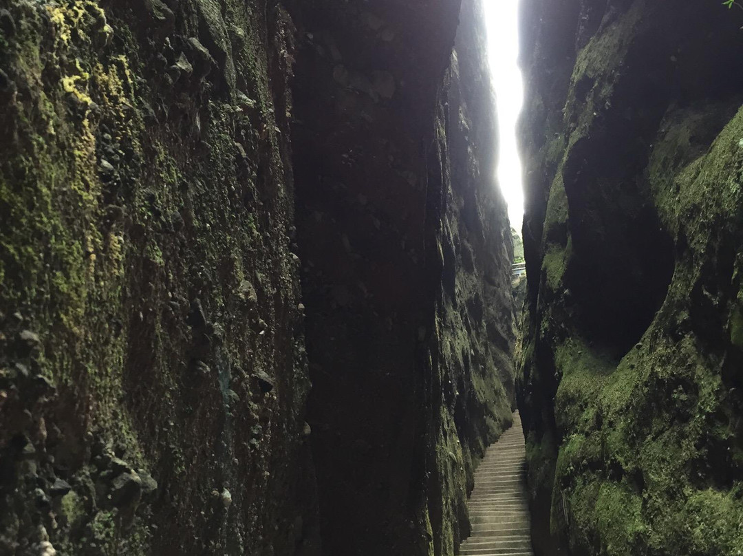 安远县旅游景点-汉仙岩