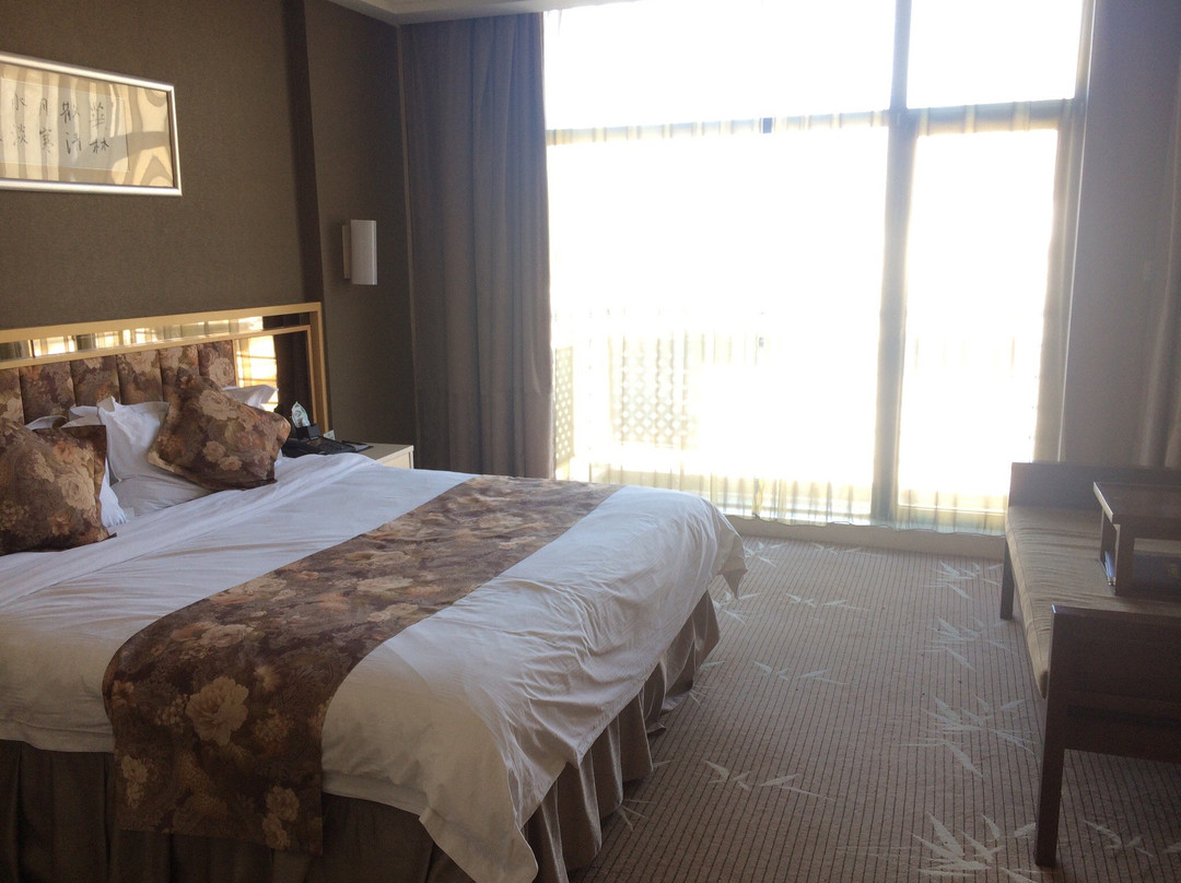 铭湖温泉度假村主图