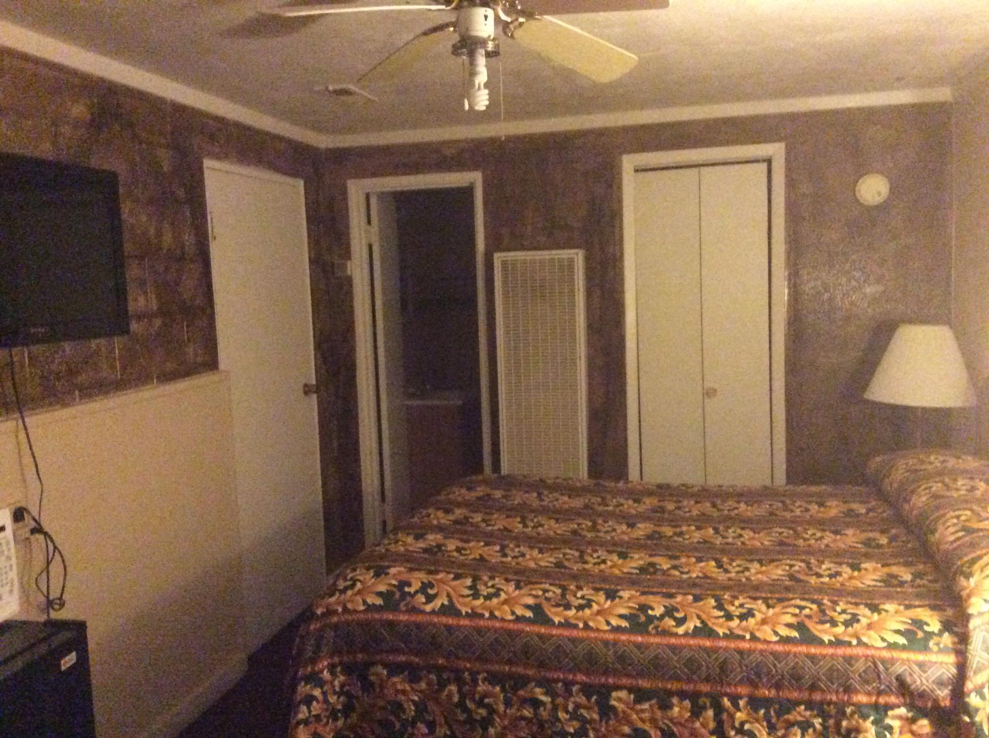 Smokey Bear Motel-官方