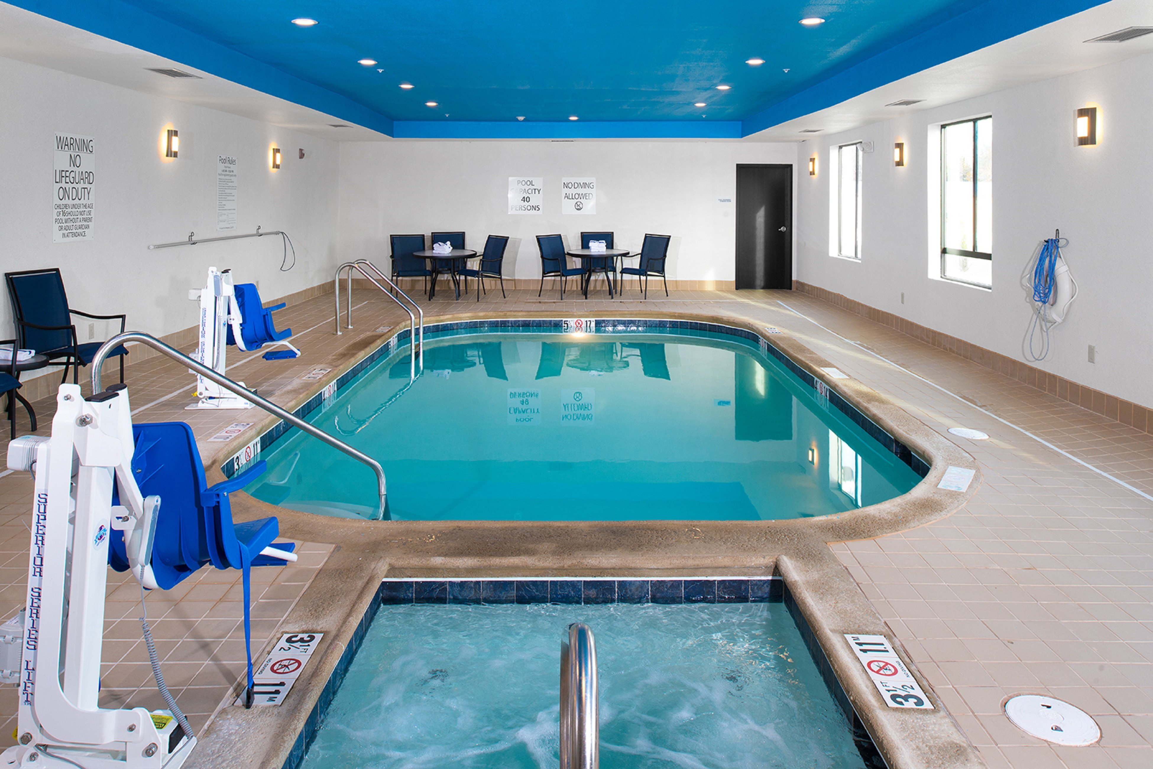 Holiday Inn Express Hutchinson By IHG-官方