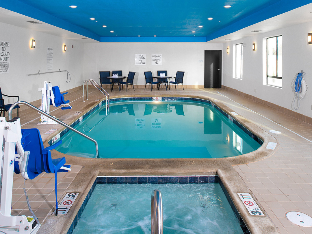 Holiday Inn Express Hutchinson By IHG主图