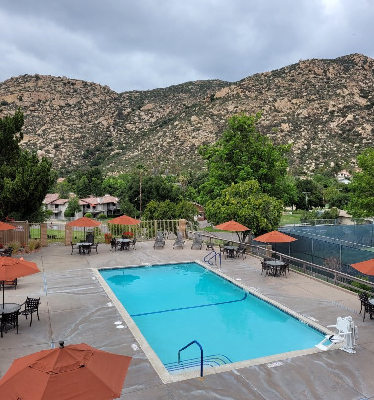 Riviera Oaks Resort And Racquet Club主图