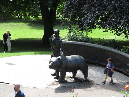 Wojtek "the Soldier Bear" Statue景点图片