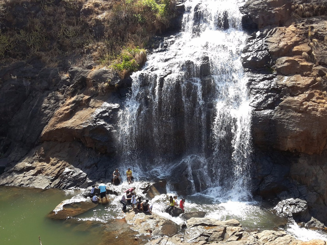 JenJon Lake Vaitarna Waterfalls景点图片