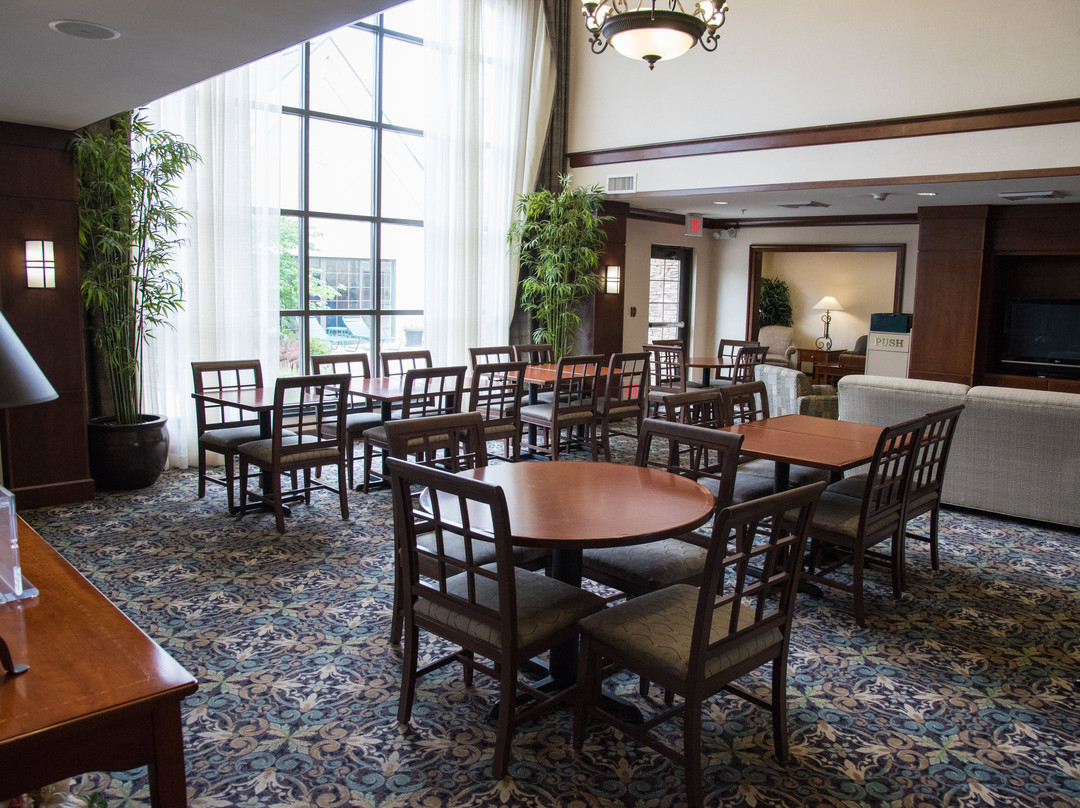 韦恩堡驻桥套房酒店主图