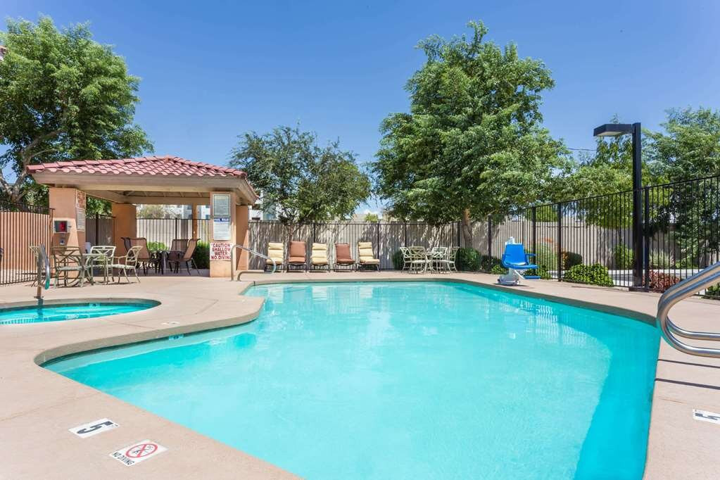 The Azure Hotel主图