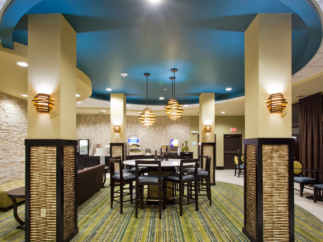 Holiday Inn Express & Suites Waycross by IHG主图