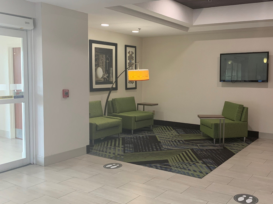 Holiday Inn Express Mccomb By IHG主图
