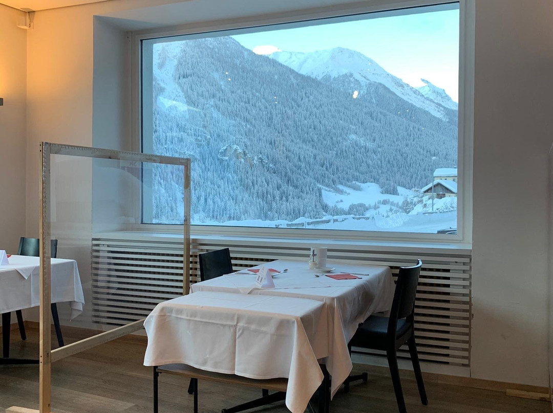 Schorta's Hotel Alvetern主图