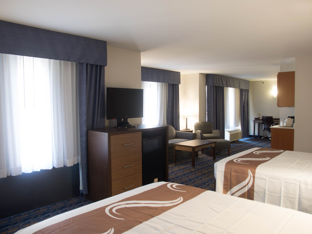 Crossroads Inn & Suites主图