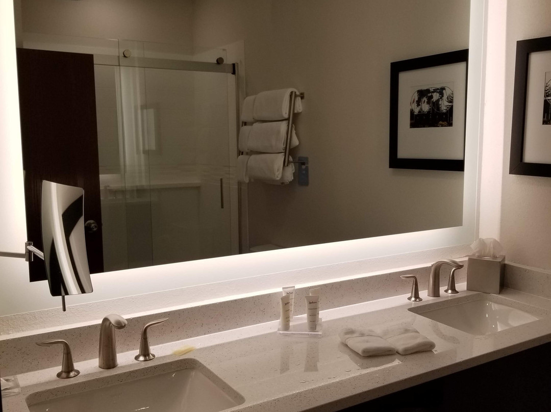 Radisson Hotel & Conference Center Rockford主图