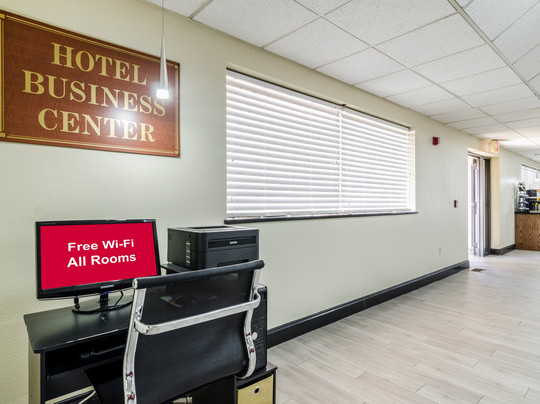 Red Roof Inn & Conference Center Wichita Airport主图