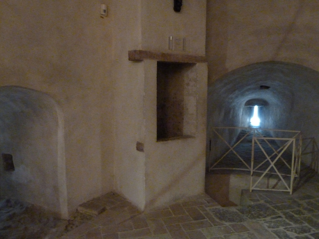 Torrione Martiniano-Cagli必去景点