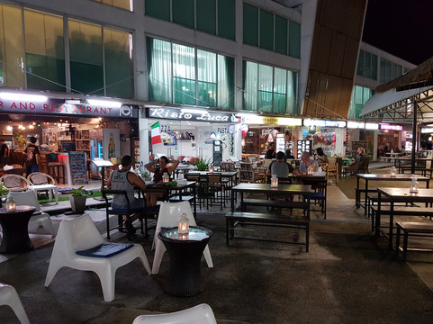 Lipsmackers Beach Bar-查汶海滩必去景点