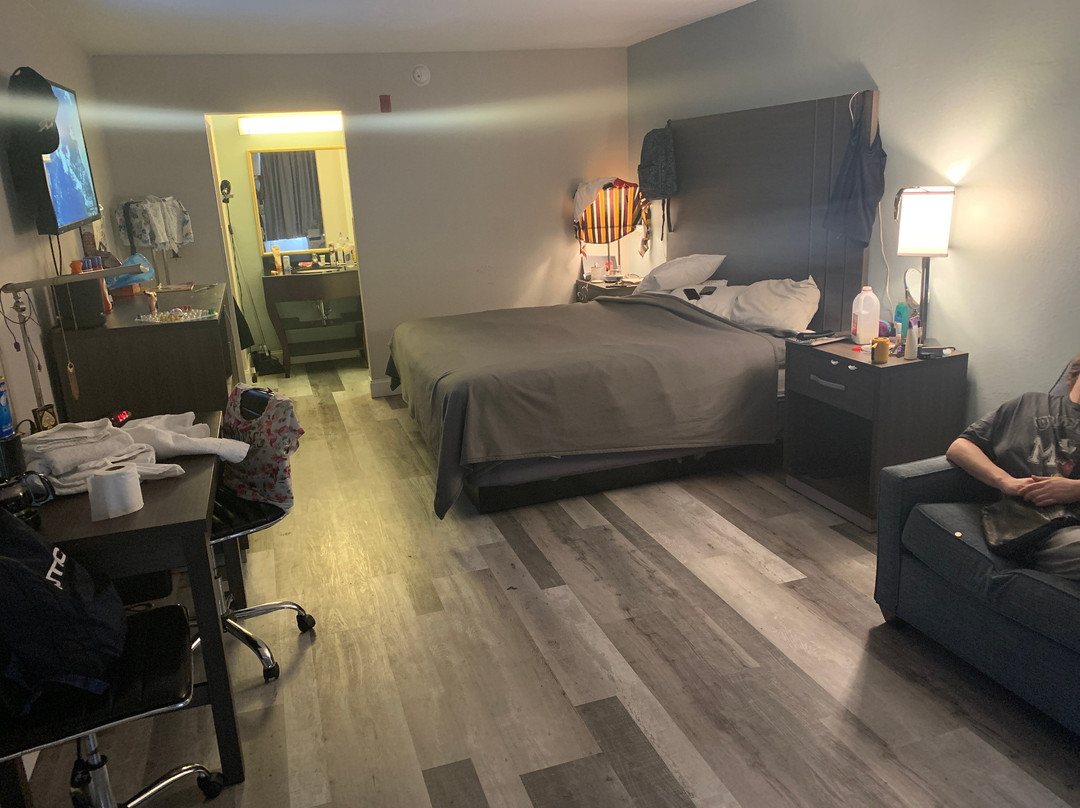 Opal Hotel And Suites主图