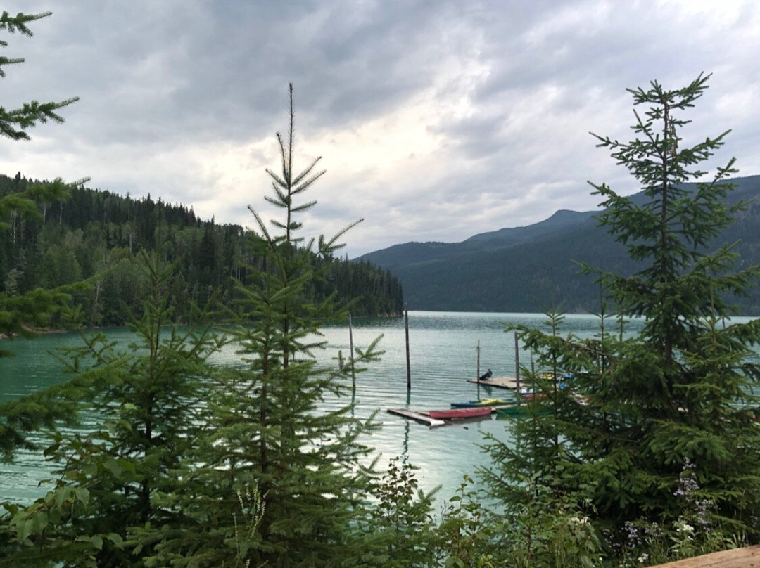 Kinbasket Lake景点图片