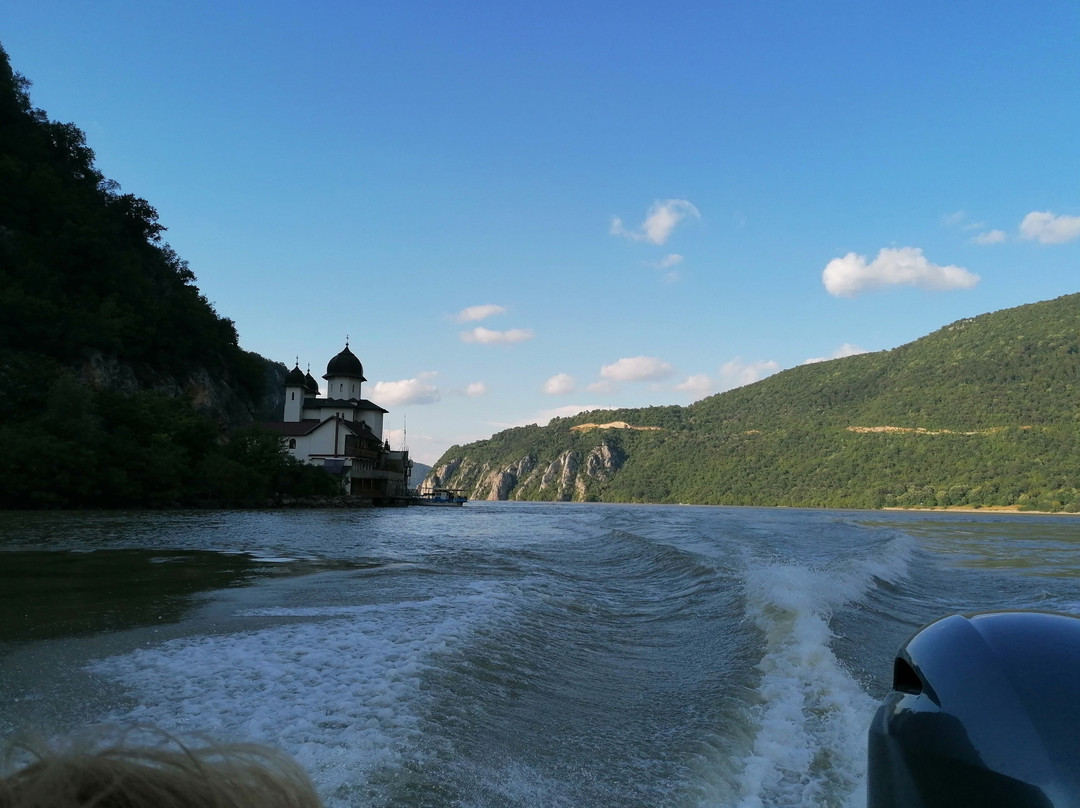 Cazanele Dunarii Boat Tours & Water Sports景点图片