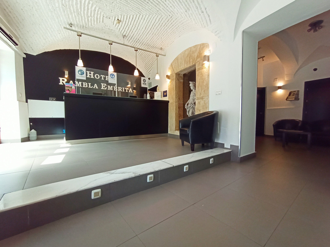 兰布拉埃梅里塔酒店主图