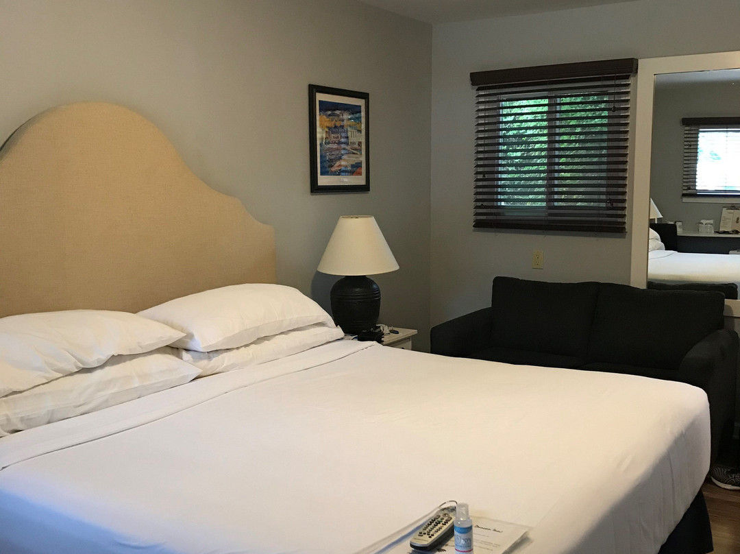 詹姆士港乡村酒店主图