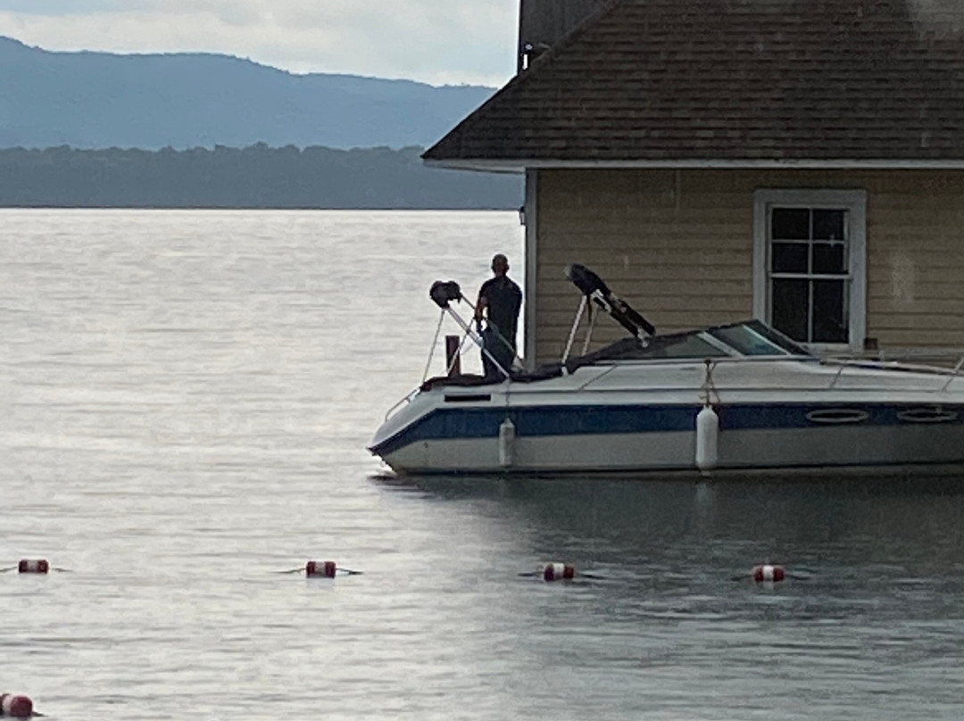 Chelka Lodge on Lake George主图