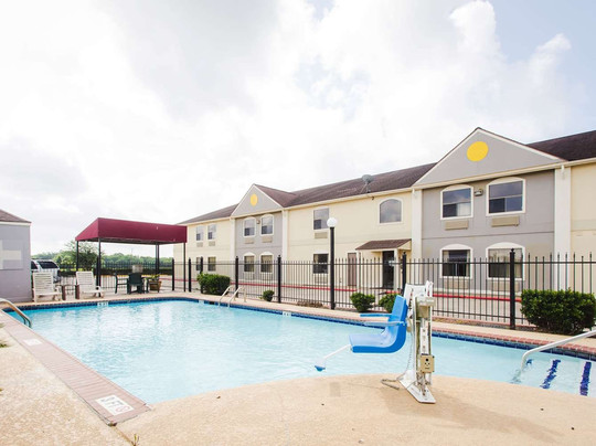 Days Inn by Wyndham Rosenberg主图