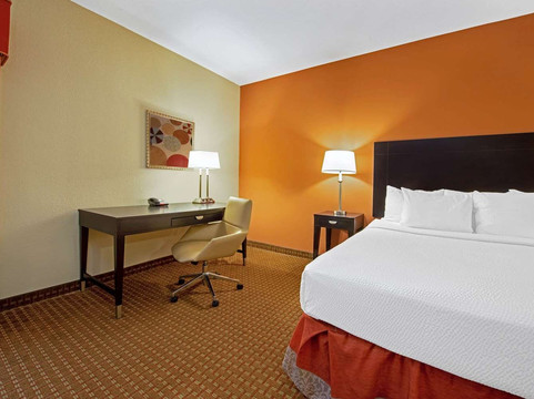 阿瑟港拉昆塔温德姆套房酒店主图