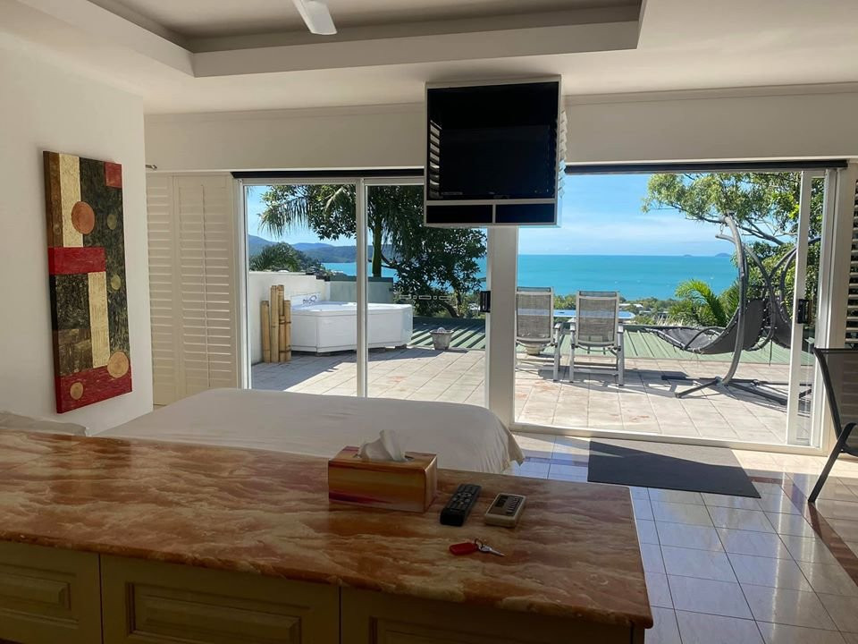 降灵岛热带雨林度假酒店主图