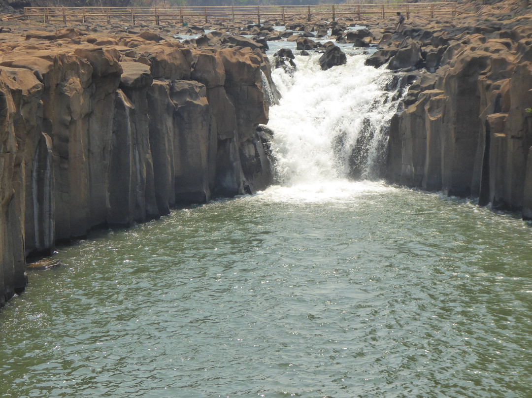 Tad Pha Suam Waterfall景点图片