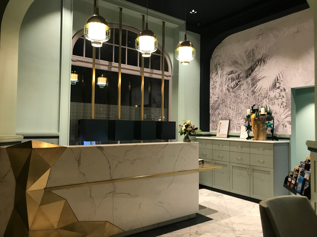 科尔玛布里斯托大酒店主图
