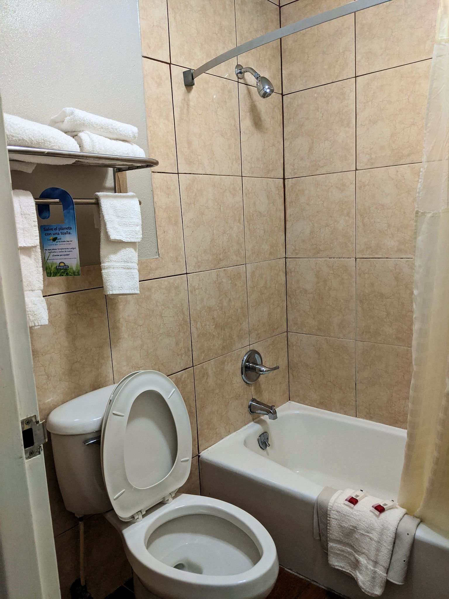 Days Inn by Wyndham West Memphis-浴室