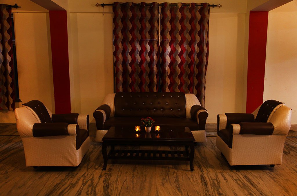 The Whispering Pines Hotel-官方