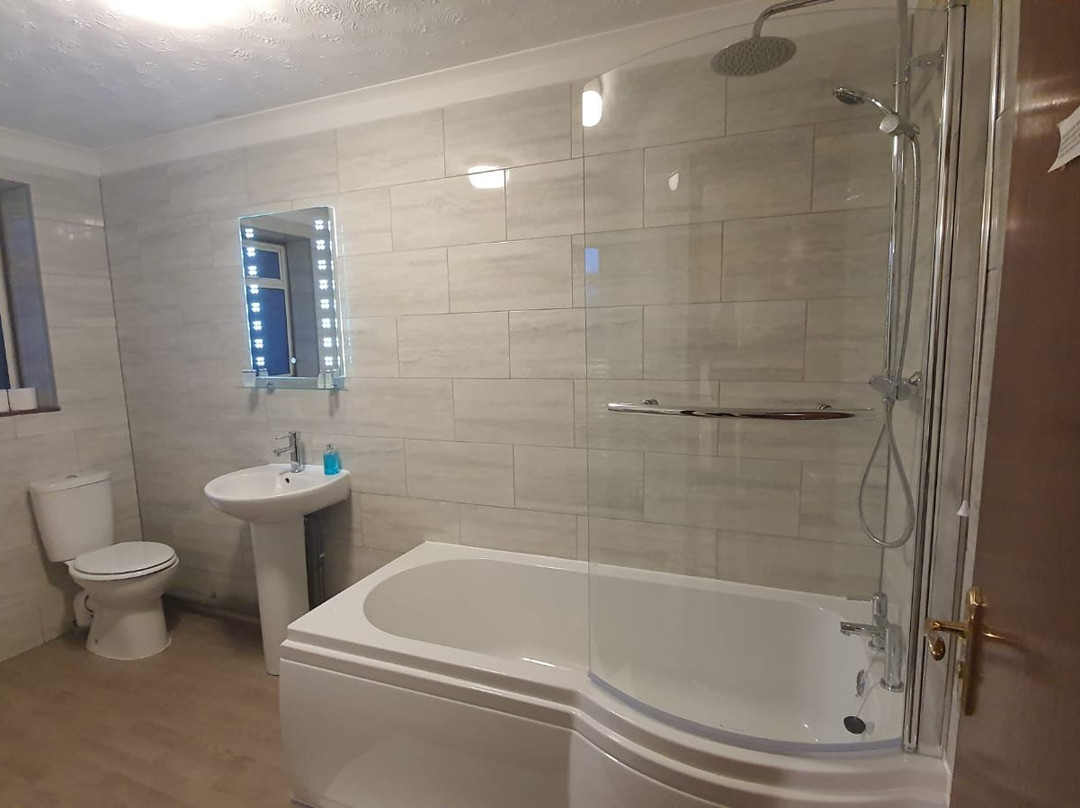 Gatwick Little Foxes Hotel主图