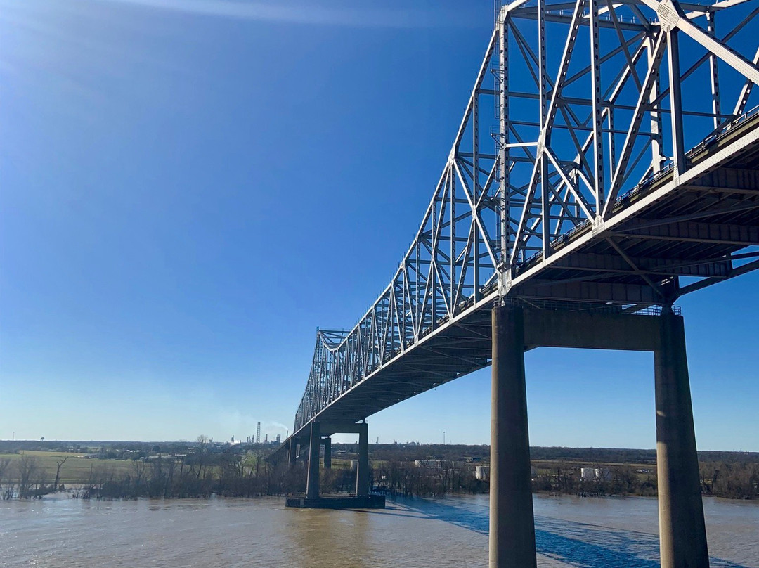 Sunshine Bridge景点图片