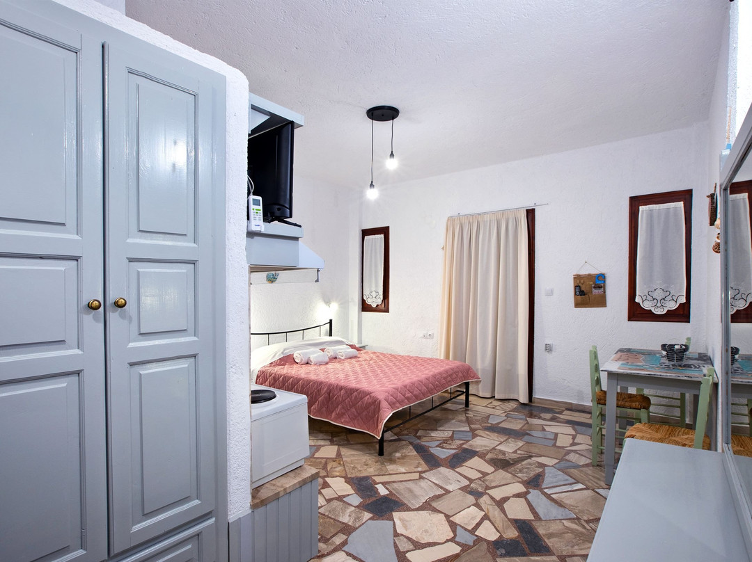 New Aurora Apts Studios主图