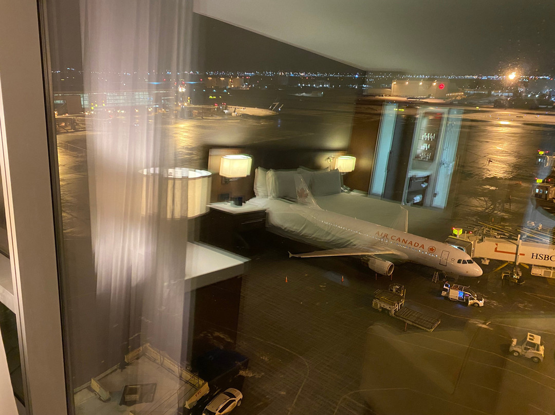 卡尔加里机场万豪酒店主图