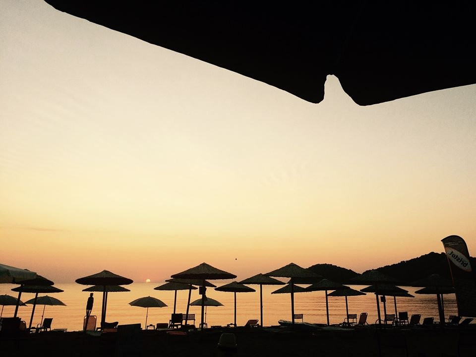 Apoplous-all day beach bar