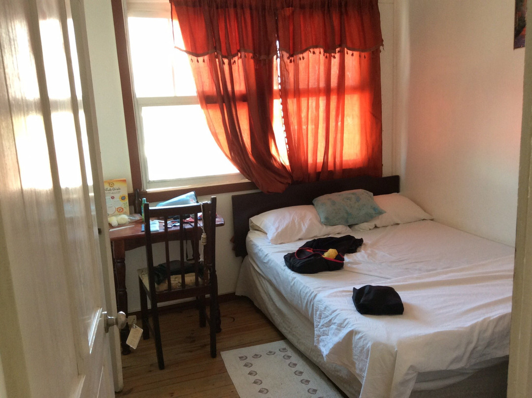 Julian's Restaurant, Bar & Guest House主图