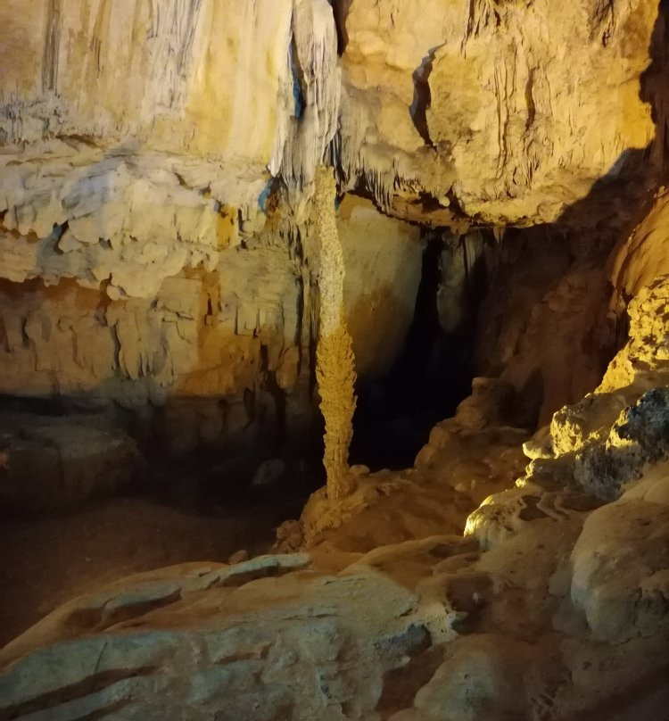 Nguom Ngao Cave景点图片