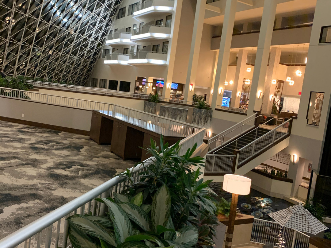 圣路易斯机场皇冠假日酒店主图