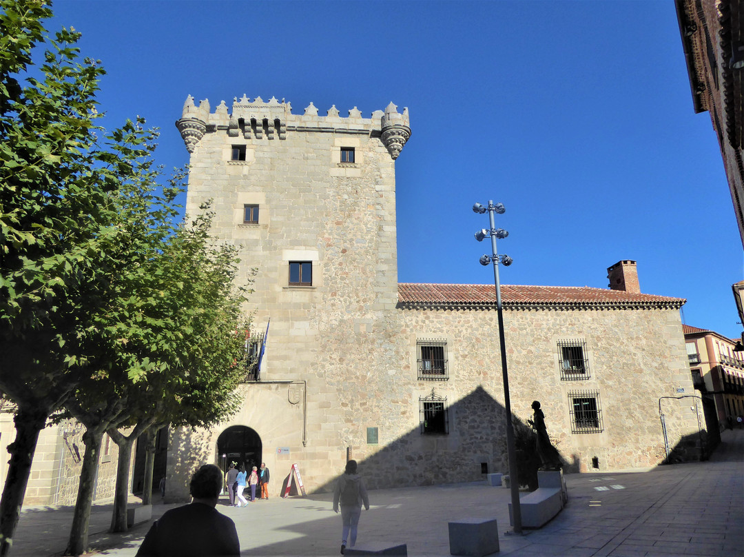 Tower of Los Guzmanes景点图片