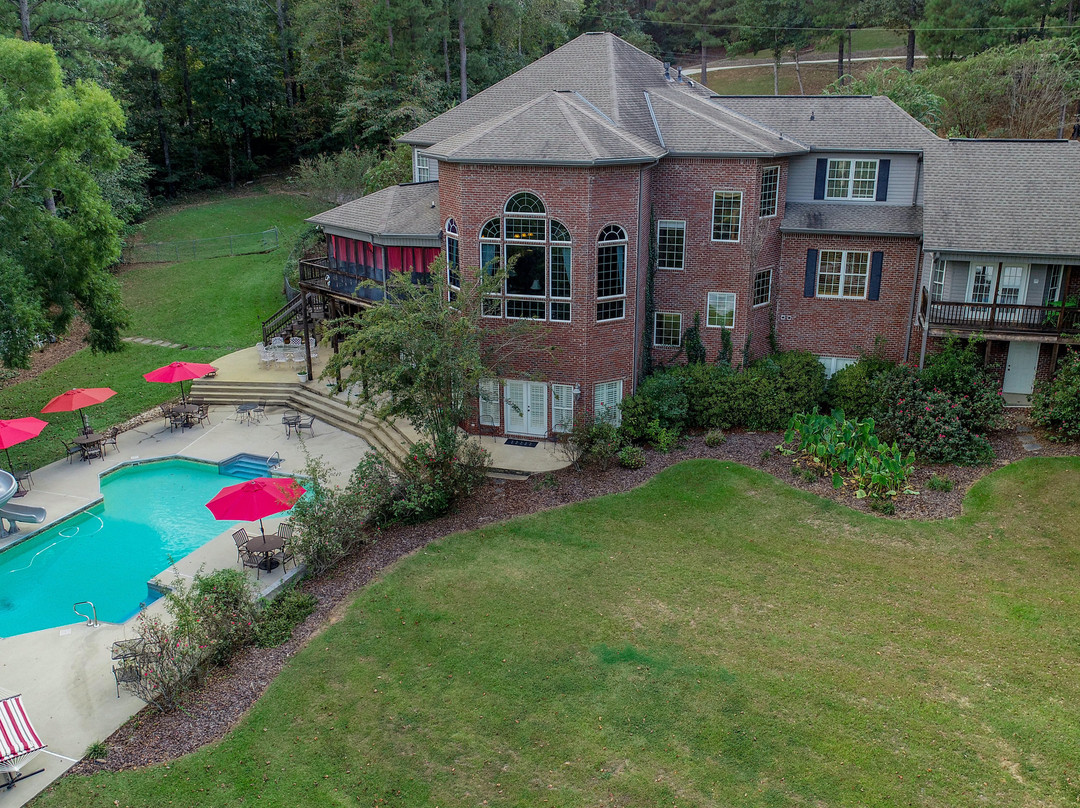 Bama Lakeside Retreat主图