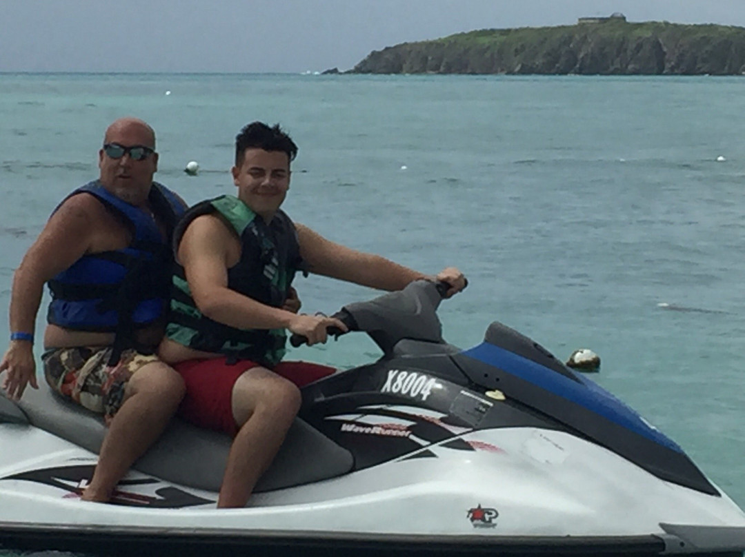 Miguel's Hot Beach Spot-圣马丁岛必去景点