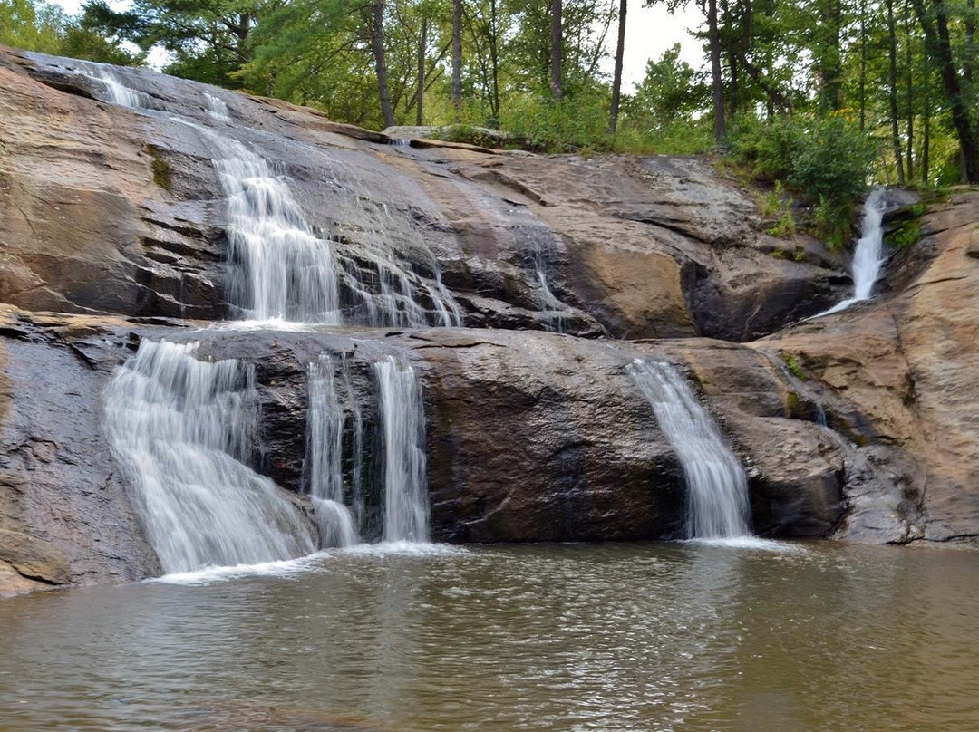 Connelly Springs旅游景点-McGalliard Falls Park