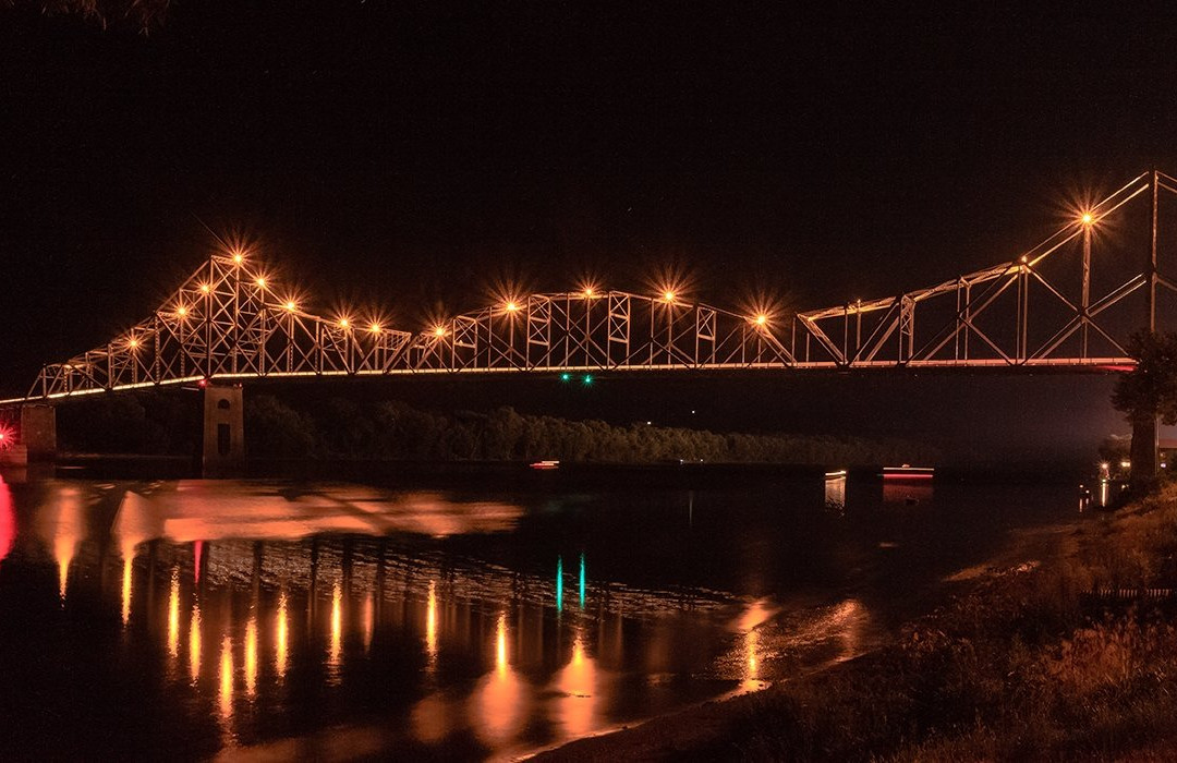 Blackhawk Bridge景点图片