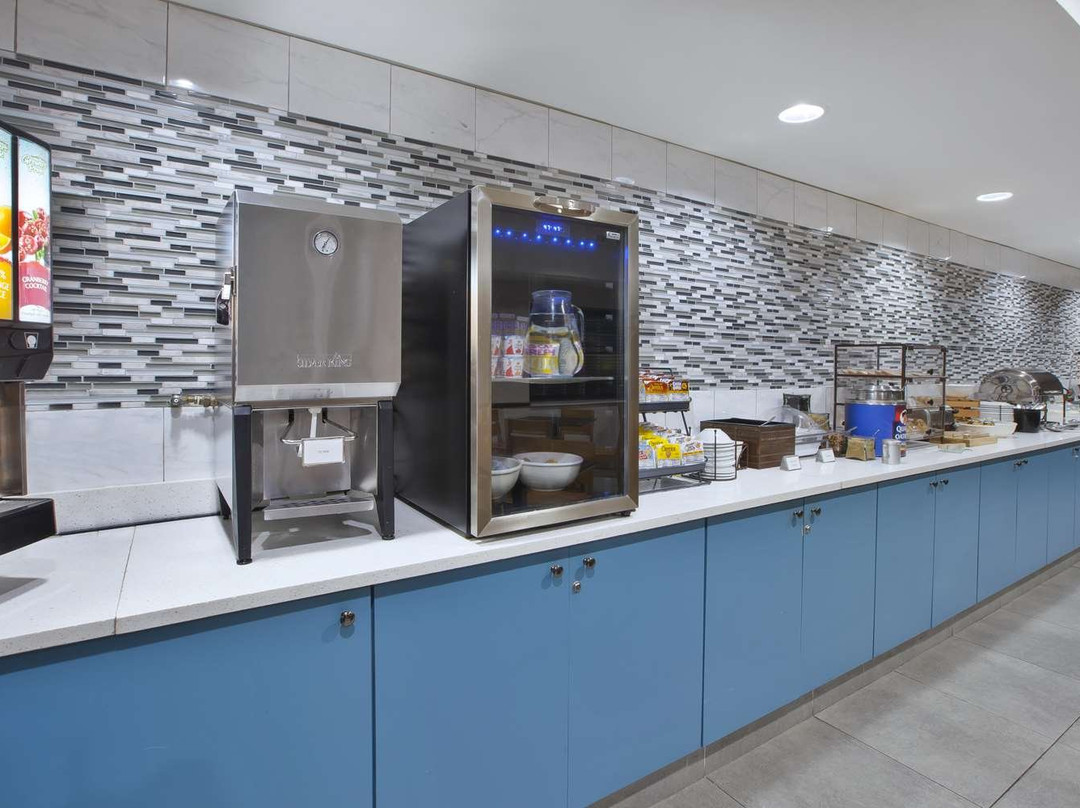 Country Inn & Suites by Radisson, Big Rapids, MI主图