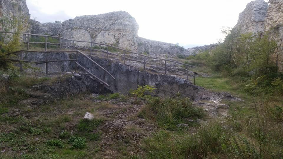 Castel Menardo Serramonacesca景点图片